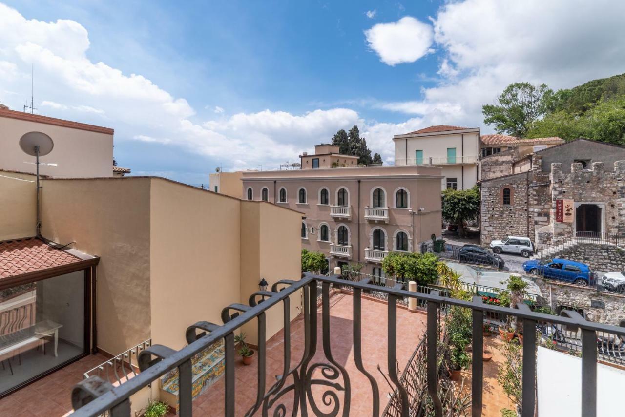 Theokles Apartment Taormina Bagian luar foto